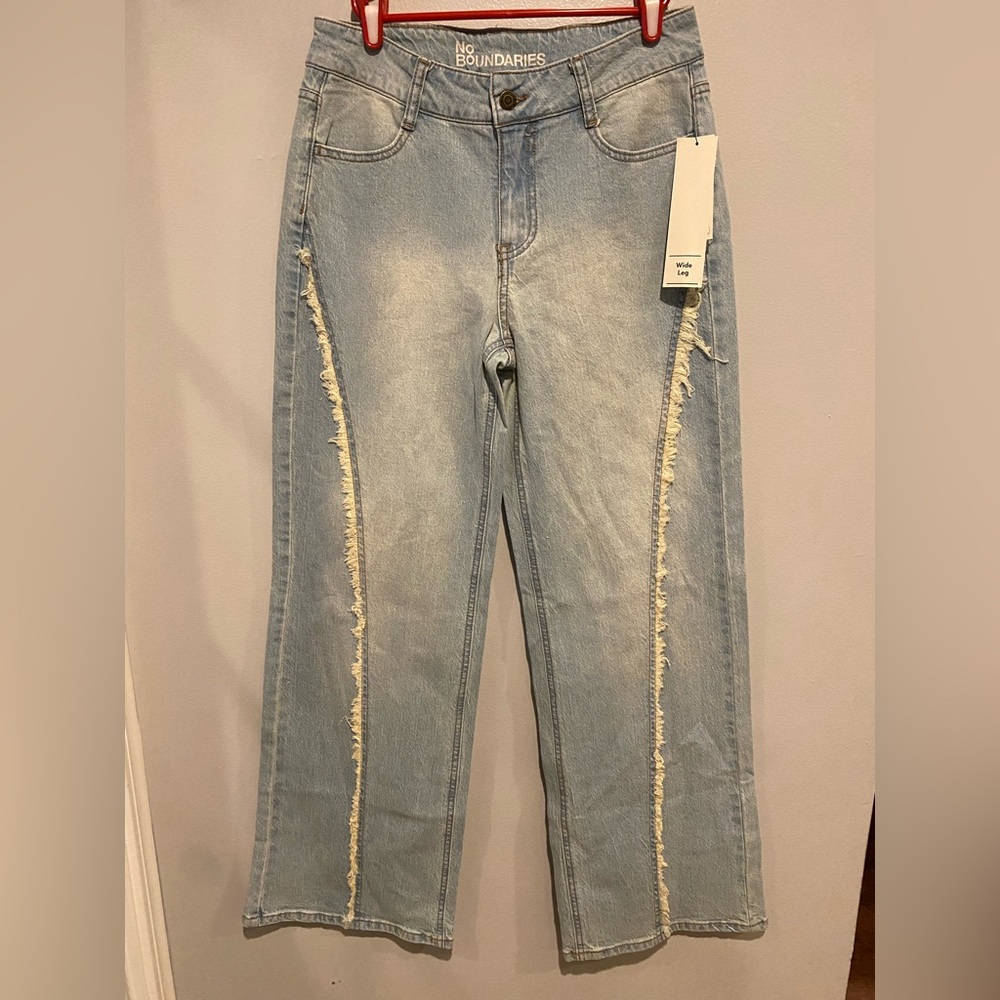 Women's No Boundaries Wide Leg Baggy Jeans Size 4 Grunge Y2K Fringe Light Wash - Picture 2 of 10